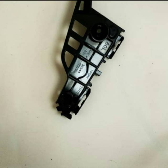 Bracket bumper depan Sienta