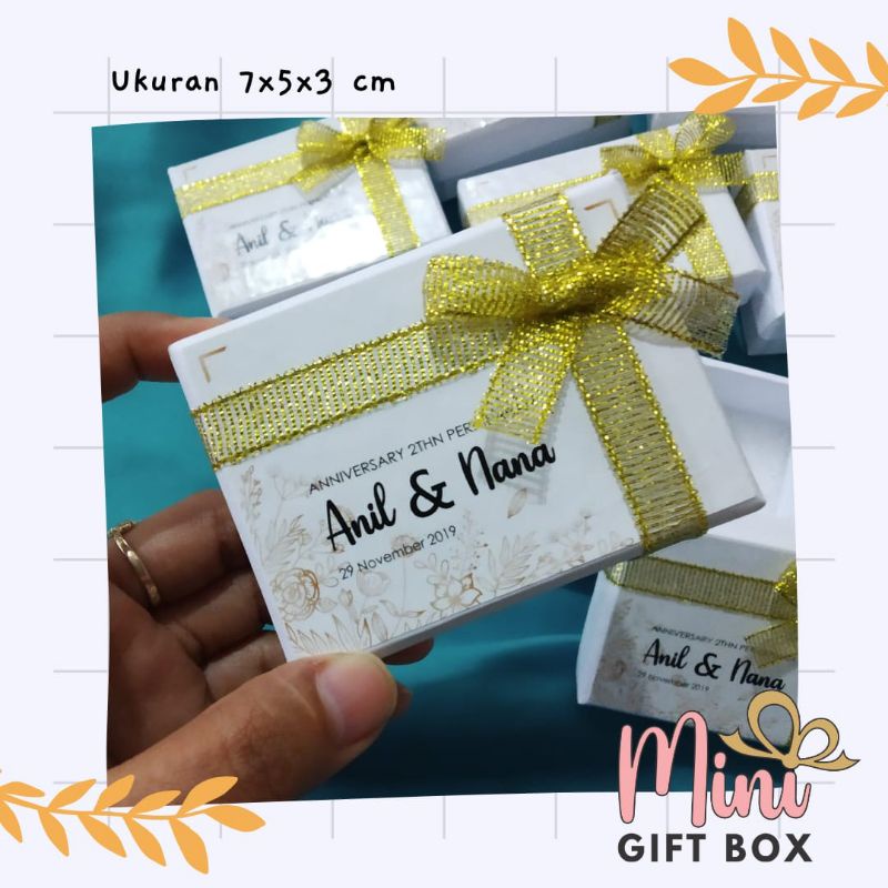 

Hardbox ukuran 7x5x3 bisa custom warna dan logo untuk souvernir event, reuni, pernikahan