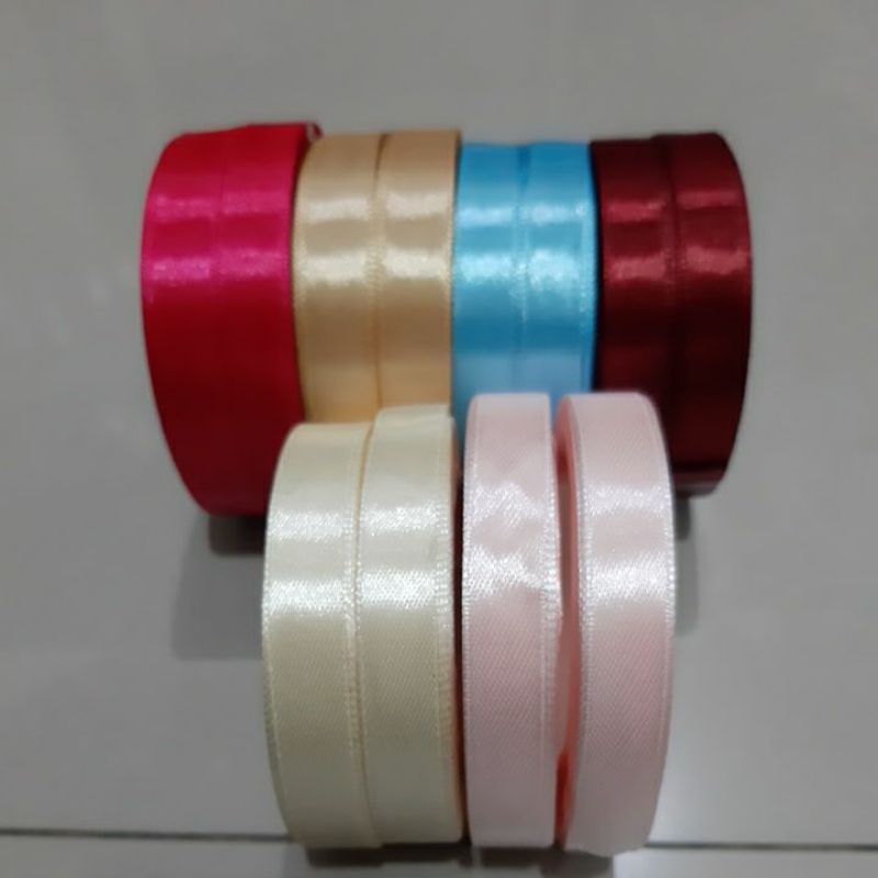 

pita satin 1 cm