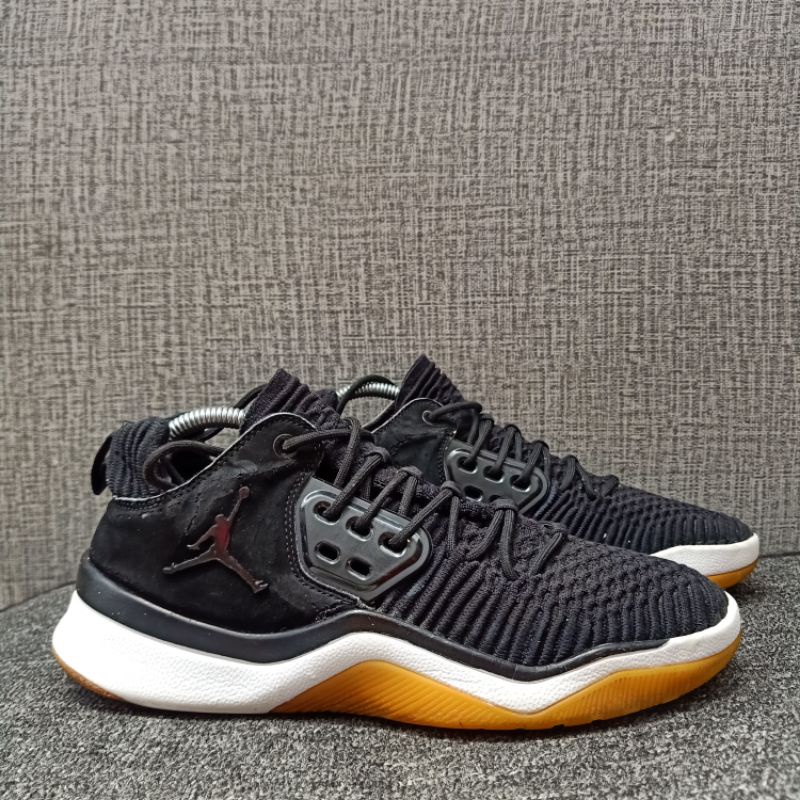 SEPATU BASKET NIKE JORDAN DNA LX
