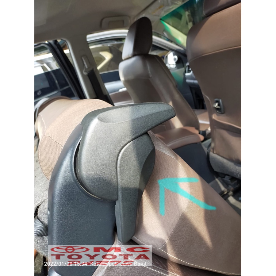 Handle  Stelan Jok Belakang Tengah Kanan New Innova Fortuner 72525-0K050-C0