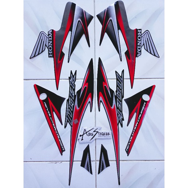 Striping Tiger Revo 2013 Hitam Lis Merah | stiker lis bodi tiger revo merah