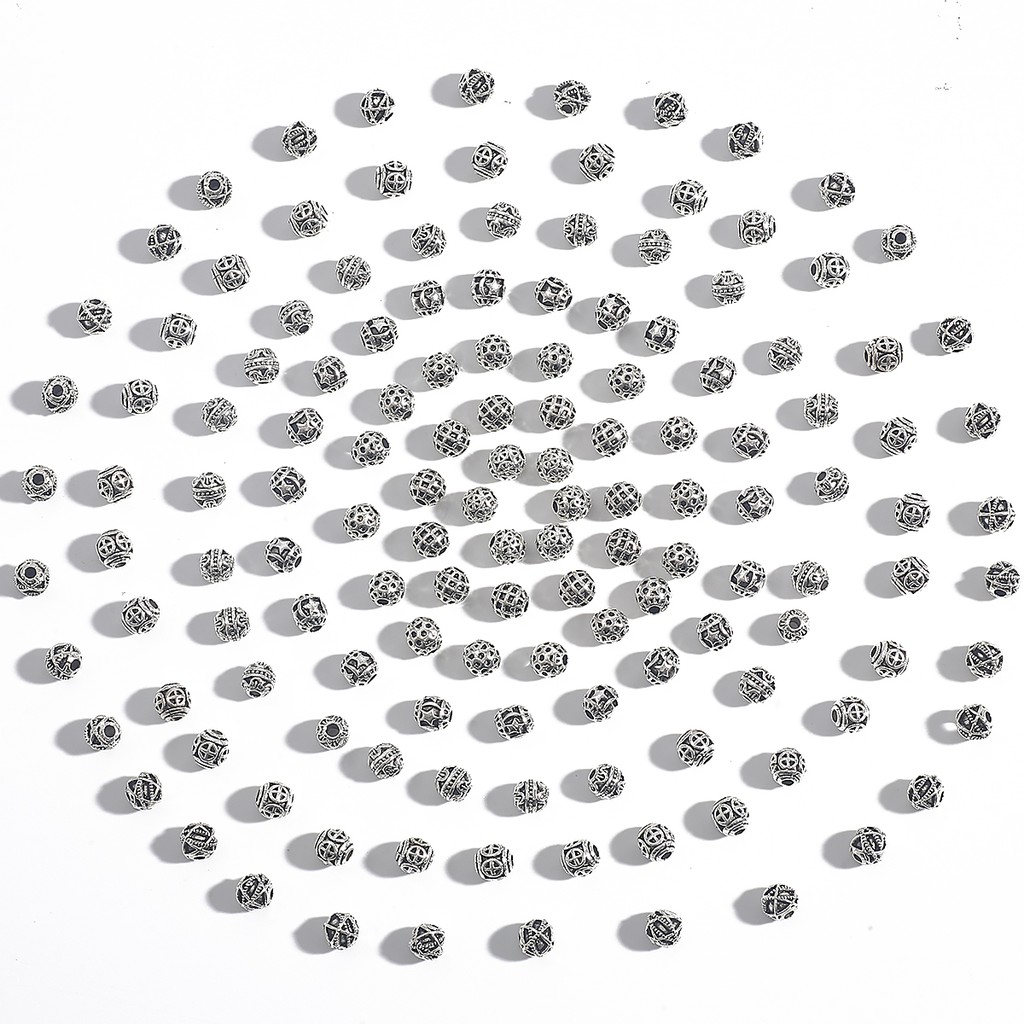 20pcs / Lot Manik-Manik Antik Hollow Diameter 6mm Bahan Zinc Alloy Lapis Silver Untuk Perhiasan Charms