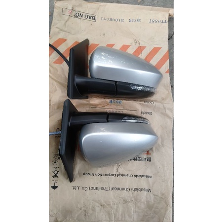 spion avanza 2020 silver kanan kiri
