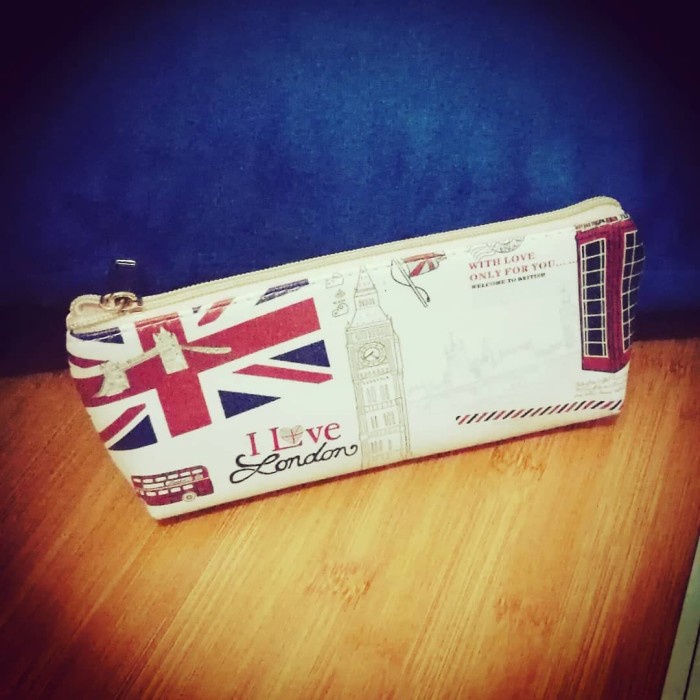 

Hemat Dompet Pouch London Pen Case Souvenir England London Inggris Terbatas