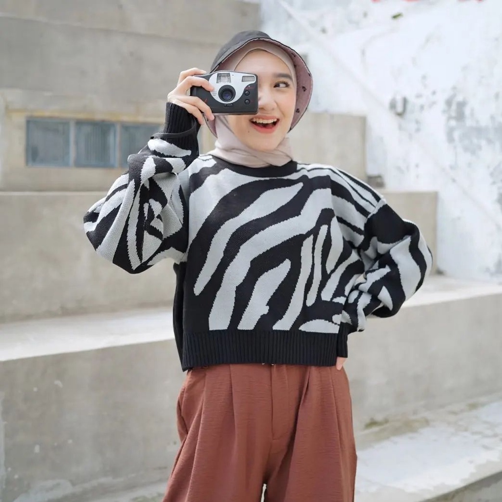 Sweater Cardigan Rajut Arabele Crop Blouse - Premium Motif Zebra | Dhea Fashion