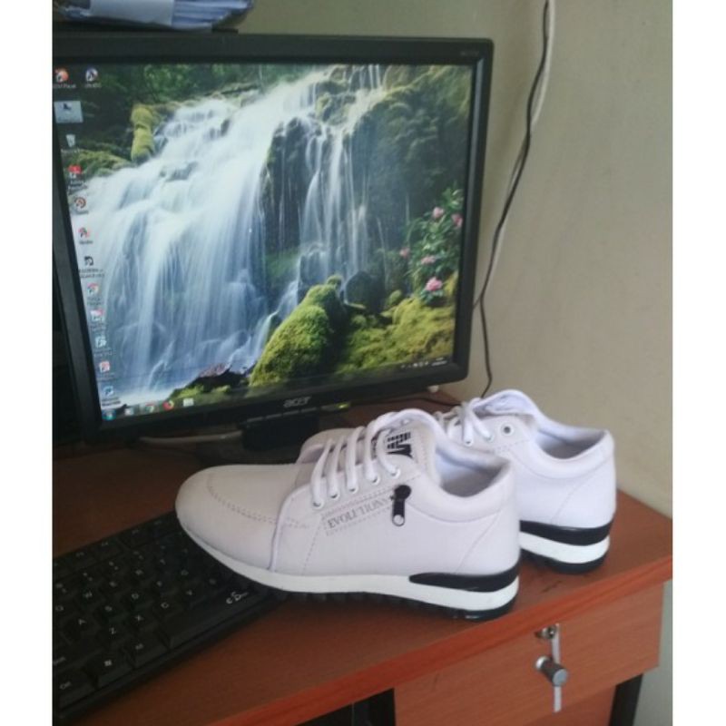 Sepatu Wanita Boot MG Sleting Putih