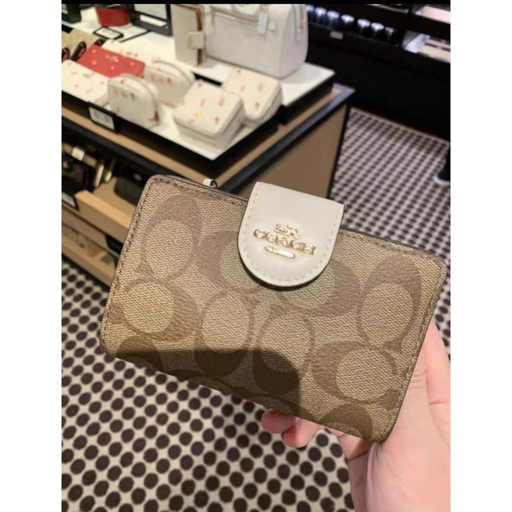 COACH New Style corner zip wallet in signature canvas Coach Tas Wanita Coach Dompet Wanita Coach Dompet Lipat signature canvas