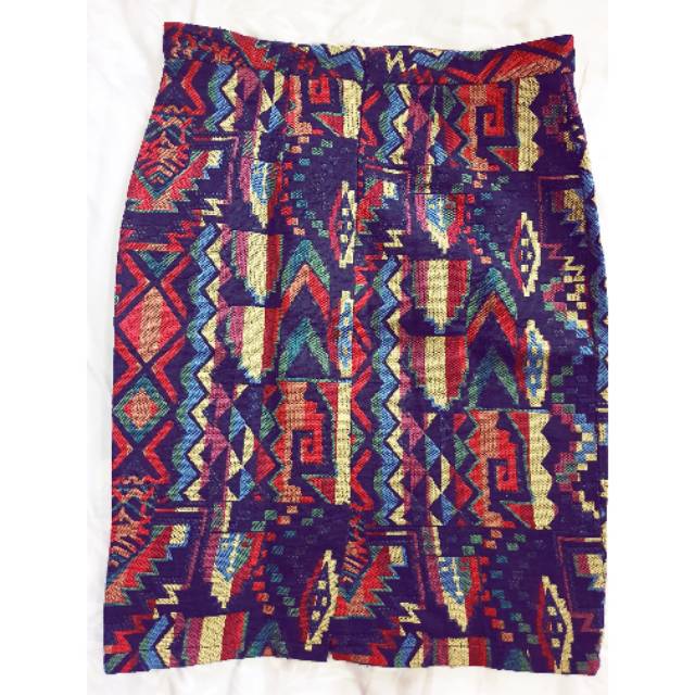 

Rok Pensil Motif Etnik