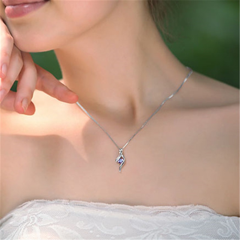 [Ready Stock]Fashion Diamond Simple Pendant Elegant Silver Necklace