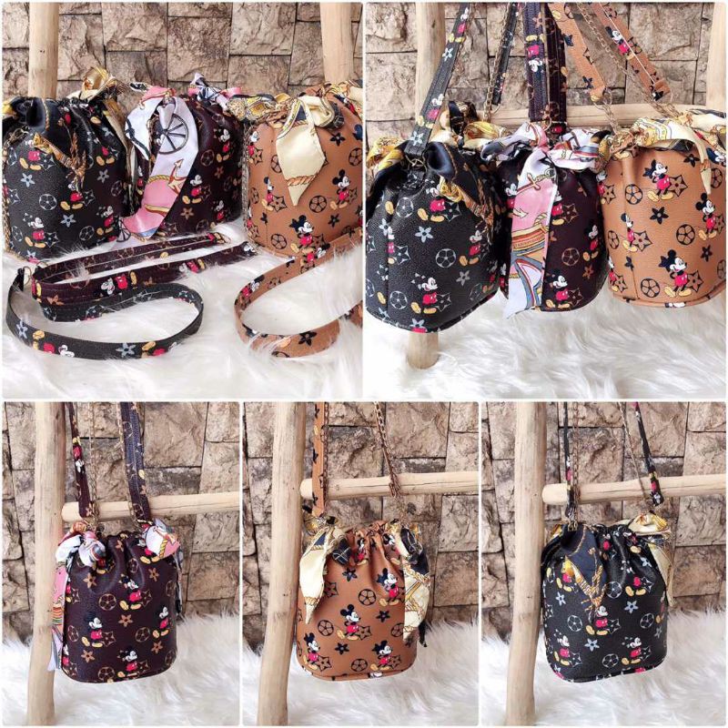 Tas Bucket Lv Mickey Free Random Twilly sepertinyg di foto