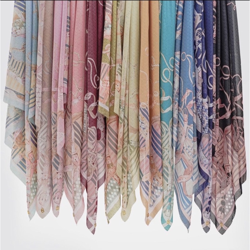 NEW THE Buttonscarves x Dssaaksss THE CHAIN 2 LA BELLA VOAL NERA NAVY HIBISCUS SIZE REGULER NEW READ