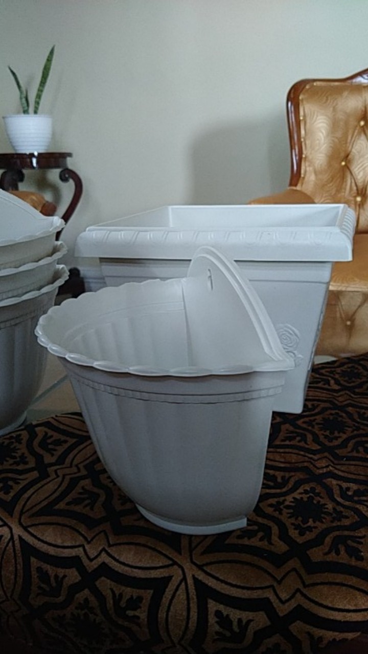 Pot Tembok Isabella Merek Shallom 28 Cm