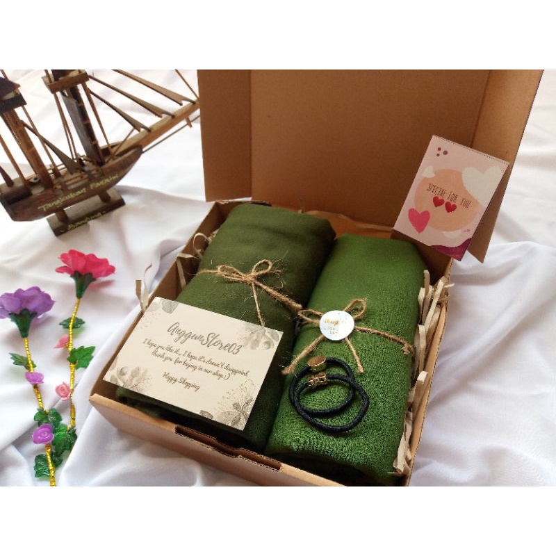

HAMPERS/GIFTBOX/SWEATER CROP + PASMINA DIAMON
