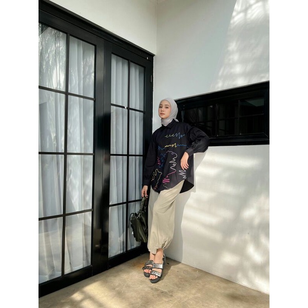 doodle emb shirt black by rurik