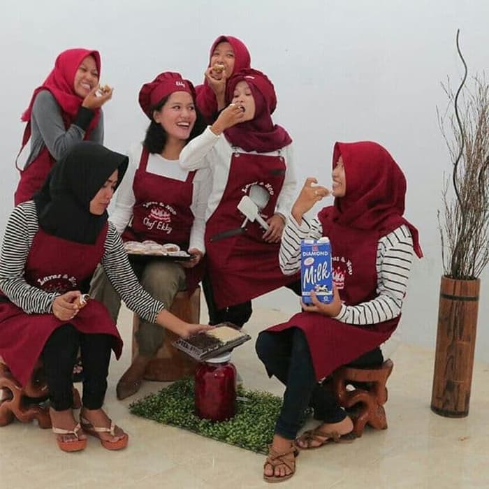 Celemek Apron basic Maroon,celemek masak,celemek dapur,celemek waitres,celemek pria wanita