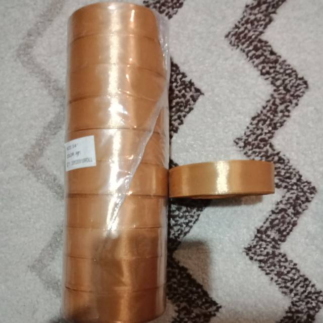 

Pita satin 3/4" warna gold