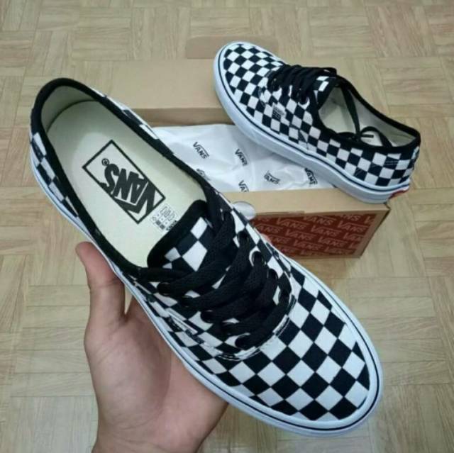 SEPATU43 VANS AUTHENTIC FULL BLACK HITAM POLOS WHITE PUTIH OLDSKOOL ERA SK8 PREMIUM BNIB ICC IFC DT