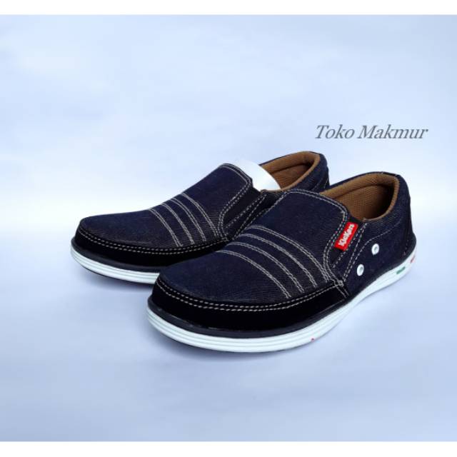 SEPATU KICKERS CASUAL PRIA SLIP ON SANTAI