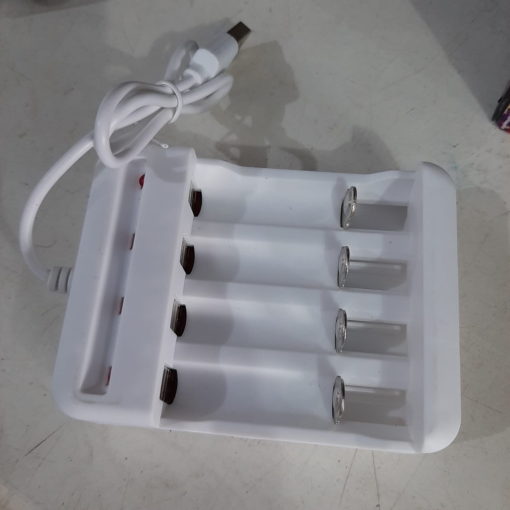 Baterai Charge AA AAA Alat Charger Batrai Murah Cas USB Carger warna Putih