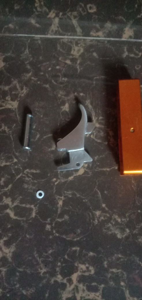 Tarikan Picu. Almunium . Hitam