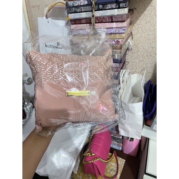 Prayer Robe signature lace peach