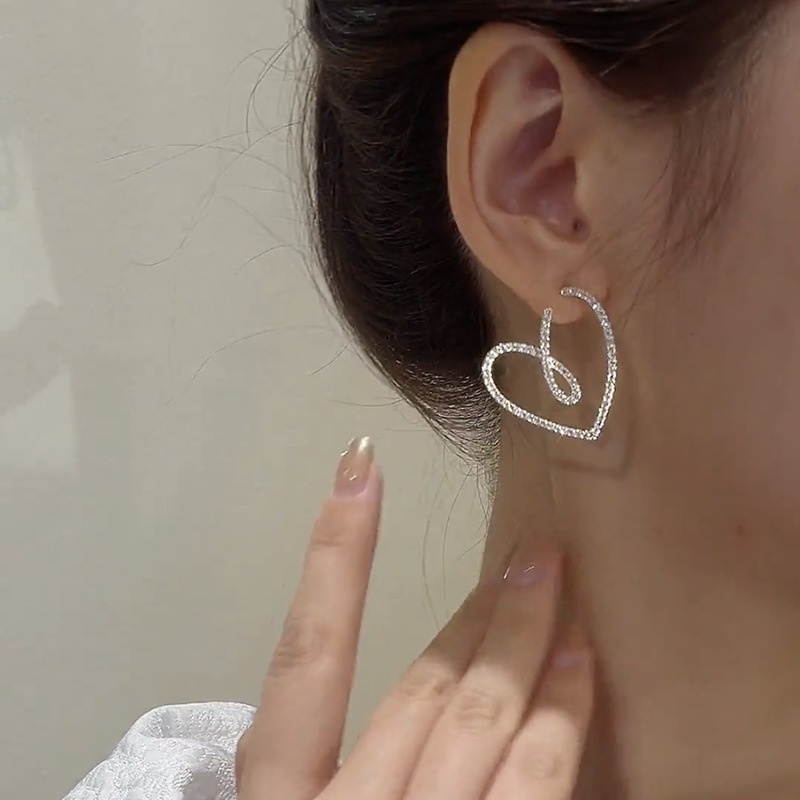 Metal Love Earrings 2021 New Trendy Korean Temperament Earring Female Niche Design Sexy Girl Jewelry
