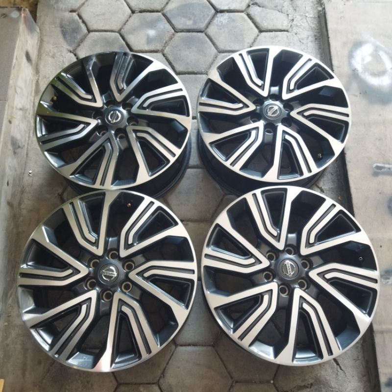 velg nisan terra R18 pcd 6x114 original. pnp navara