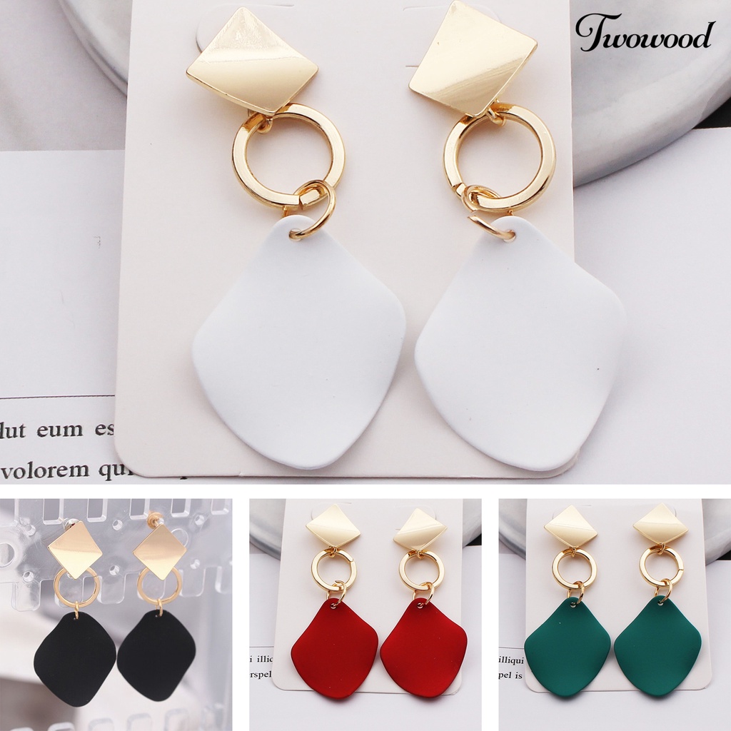 1 Pasang Anting Juntai Bentuk Belah Ketupat Warna Kontras Bahan Alloy Tahan Lama Untuk Wanita