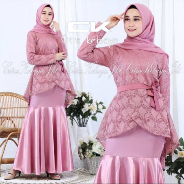 KEBAYA BRUKAT MODEL PINGUIN/KEBAYA WISUDA