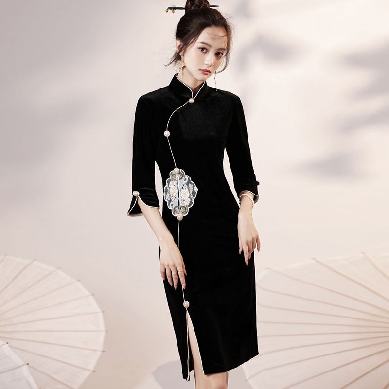 Golden velvet cheongsam 2022 new spring youth Black Retro improved short Chinese style dress for wom