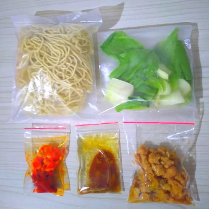 

Terlaris# Paket Beli 3 Bakmi / Mie Ayam Pedas Setan Instant / Frozen Halal