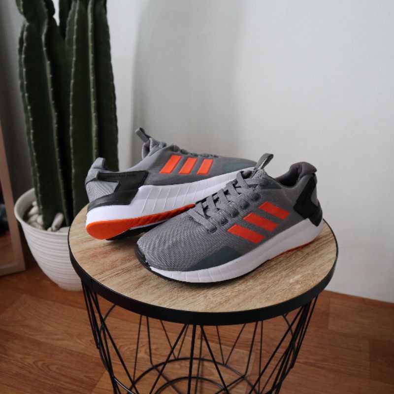 Adidas questar