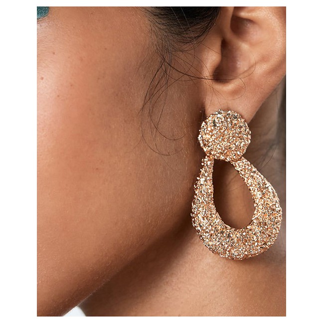 LRC Anting Tusuk Fashion Drop-shaped Alloy Embossed Cutout Earrings D76548