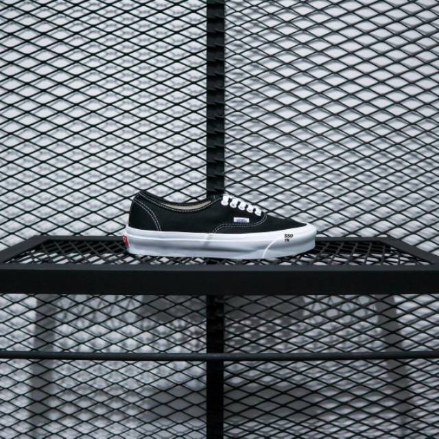 vans authentic lx white