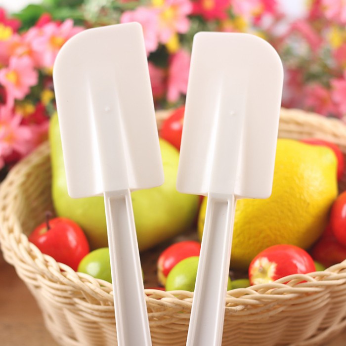 Bakest white rubber butter cream spatula plastic handle