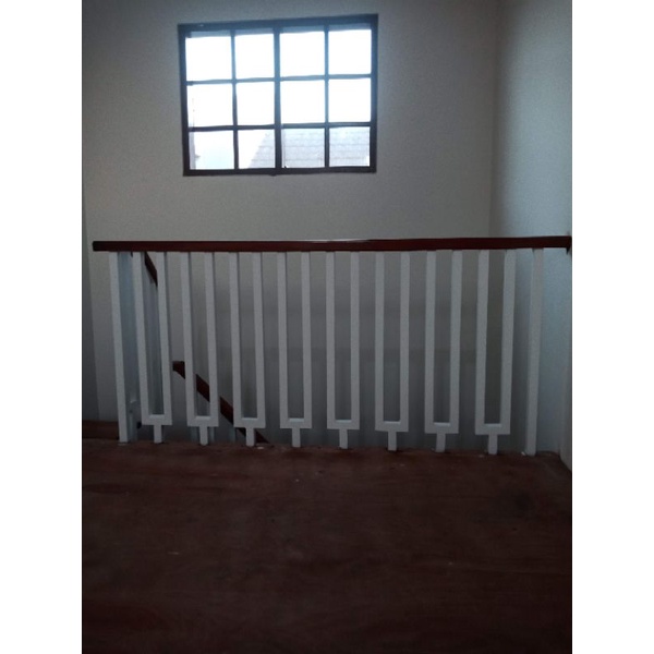 mezanine besi dalam ruangan