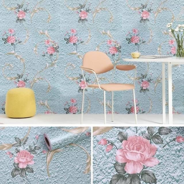 WALLPAPER STIKER DINDING MOTIF BUNGA MERAH RAMBAT DASAR BIRU KEHIJAUAN