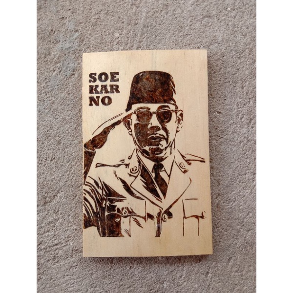 hiasan dinding Bapak Soekarno lukis bakar murah