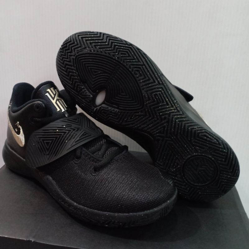nike kyrie flytrap 3 black and gold