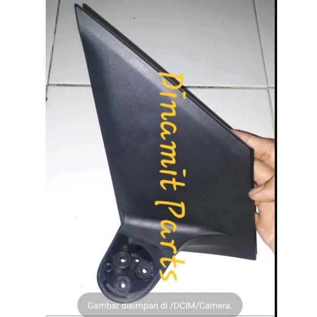 Dudukan Kaki Spion Kanan Nissan Grand Livina