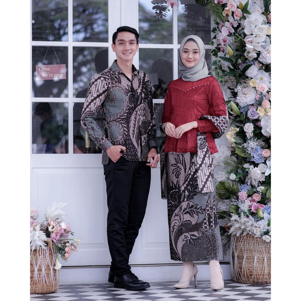 SHOPASHOP SOLO BATIK Couple Arafah Aplikasi Payet Mutiara Sania Ruffle batik-Maroon