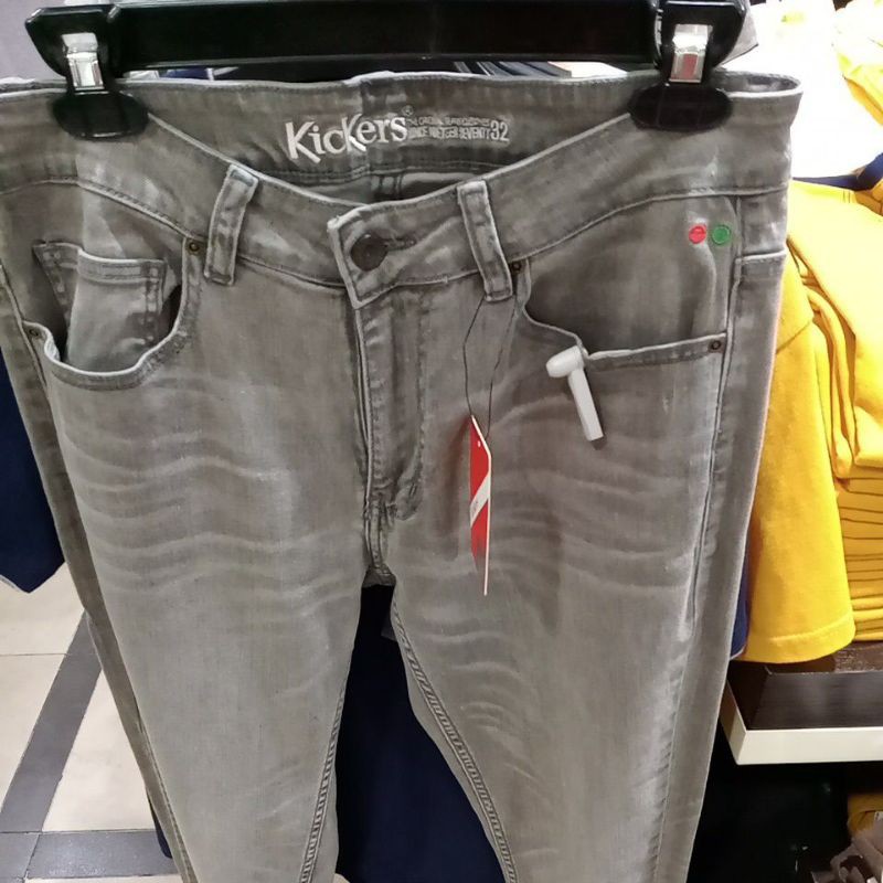 celana panjang kickers