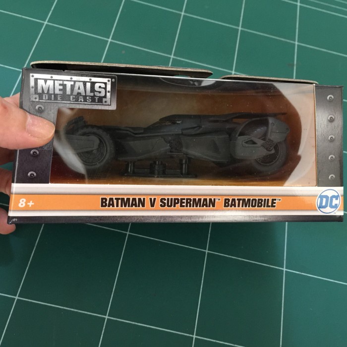 BISA COD Jadatoys Batman Vs Superman Batmobile Skala 1:32 TERBATAS