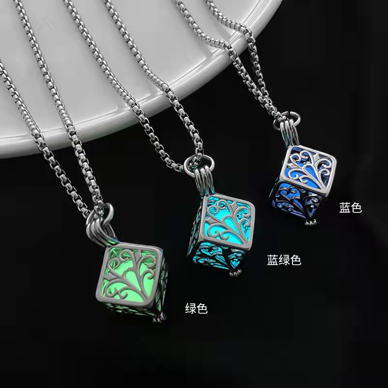 Kalung Liontin luminous Bentuk Pohon Kehidupan Model hollow Gaya hip hop Jepang Dan Korea