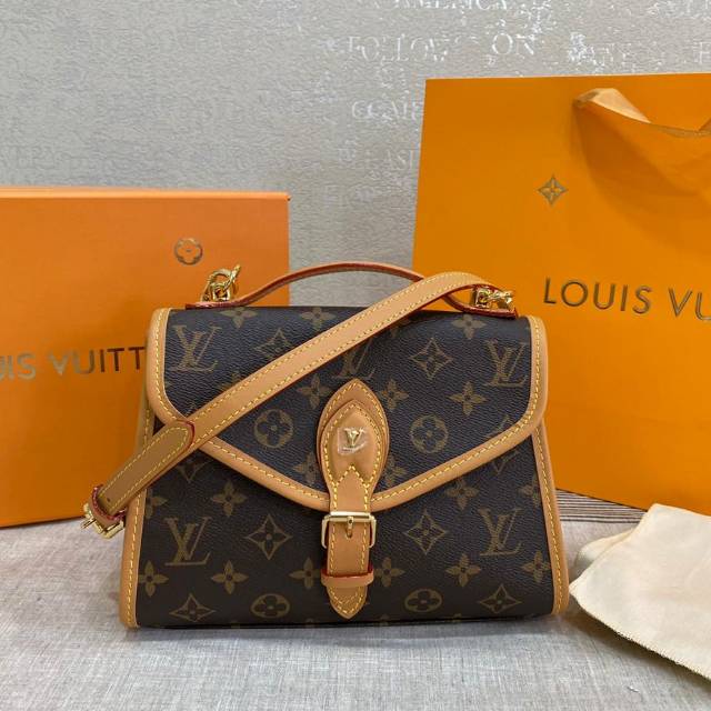 TasLV IvyMonogram Canvas