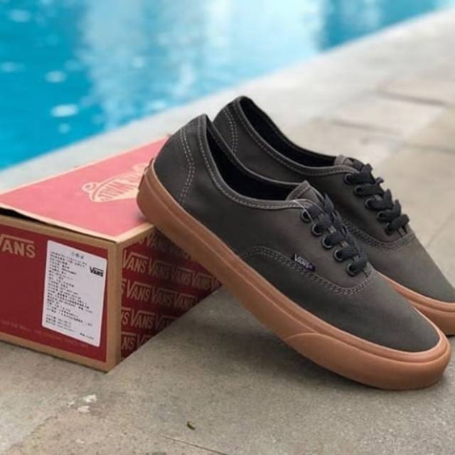 vans authentic army