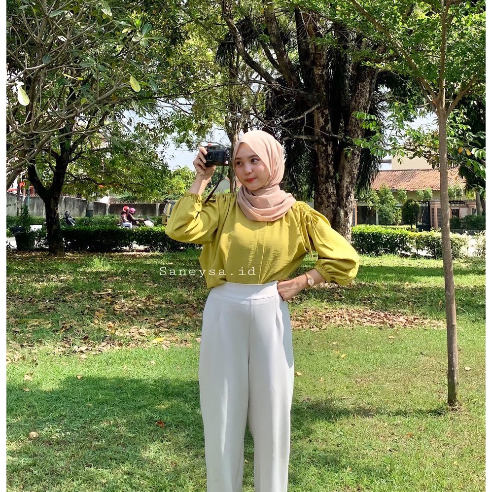 Lora Blouse Serut Crinkle Wanita - Blouse Tali Serut - Blouse Serut Tangan -  Kemeja Serut Crinkle Airflow - Kemeja Katun Oversized Serut Depan - Helwa Shirt Kemeja Serut Crinkle Airflow - Atasan Wanita Lengan Panjang - Misty Blouse Serut