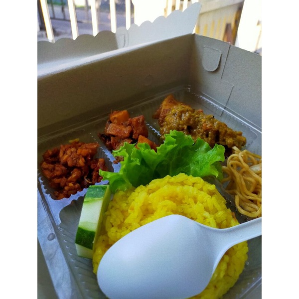 

Lia Amai kitchen nasi kuning