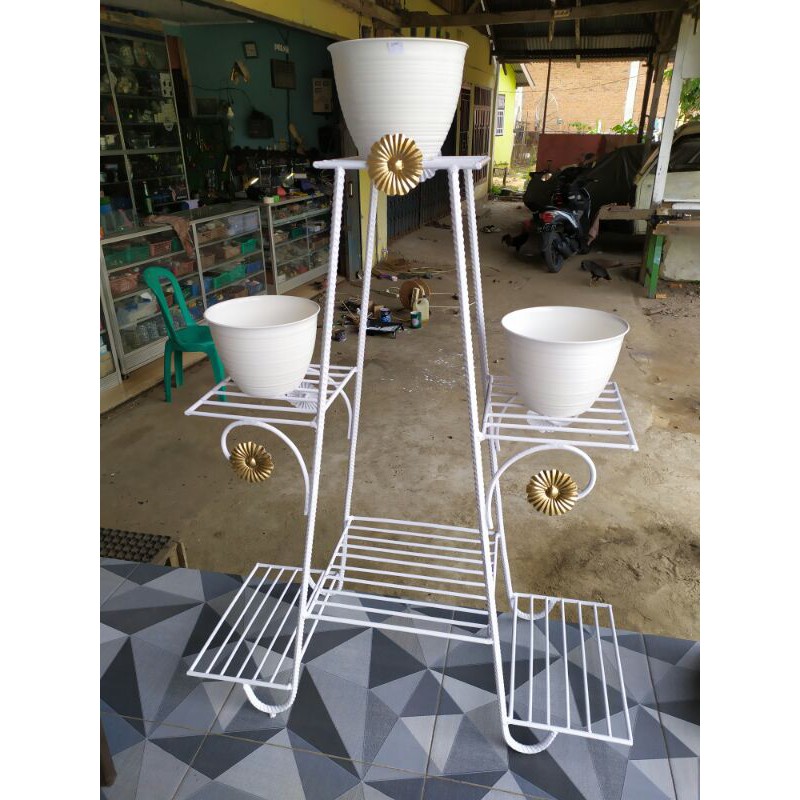 RAK BUNGA DARI BESI ULIR 16 / RAK POT BUNGA MINIMALIS